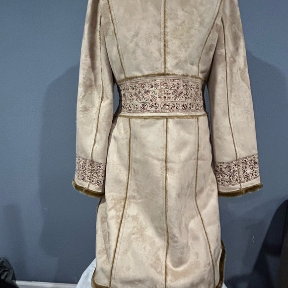 Beautiful Penny Lane embroidered Women’s Faux suede Benetton coat size Medium - Picture 2 of 6